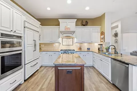 Kitchen - 2167 Collomia, Alpine, CA 91901 photo 2 of 4