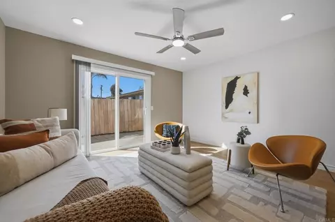 Living - 9210 Kenwood Dr #K, Spring Valley, CA 91977 photo 2 of 2