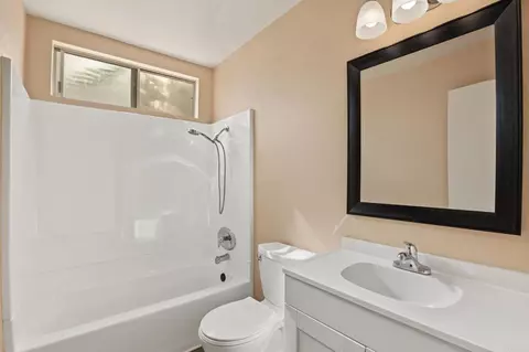 Bath - 906 N Fig St #E, Escondido, CA 92026 photo 2 of 3