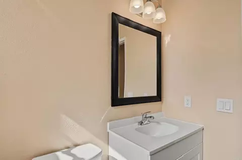 Bath - 906 N Fig St #E, Escondido, CA 92026 photo 3 of 3