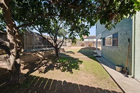 Exterior - 305 E Oxford St, Chula Vista, CA 91911 photo 6 of 10