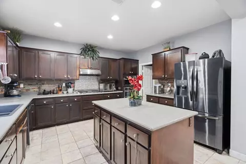 Kitchen - 978 Cornflower Dr, Hemet, CA 92545 photo 3 of 4