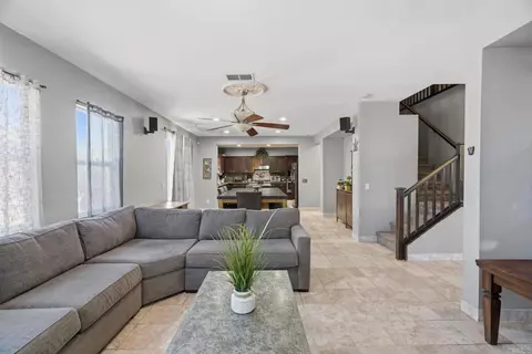 Entry Way - 978 Cornflower Dr, Hemet, CA 92545 photo 4 of 10