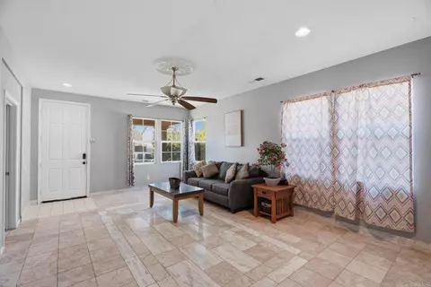 Entry Way - 978 Cornflower Dr, Hemet, CA 92545 photo 2 of 10