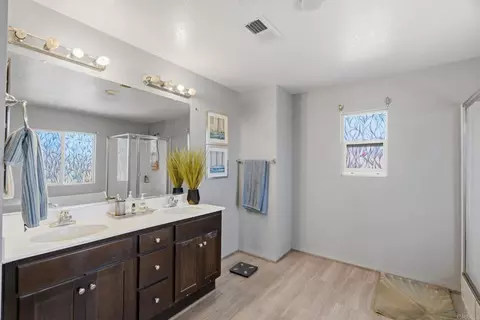 Bath - 978 Cornflower Dr, Hemet, CA 92545 photo 3 of 3