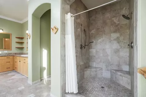 Bath - 23648 Old Ranch Rd, Alpine, CA 91901 photo 6 of 7