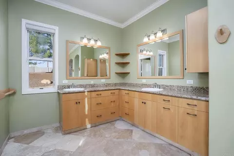 Bath - 23648 Old Ranch Rd, Alpine, CA 91901 photo 3 of 7