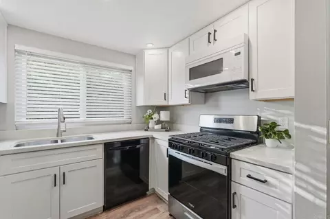 Kitchen - 10222 Norma Gardens Dr #2, Santee, CA 92071 photo 2 of 4