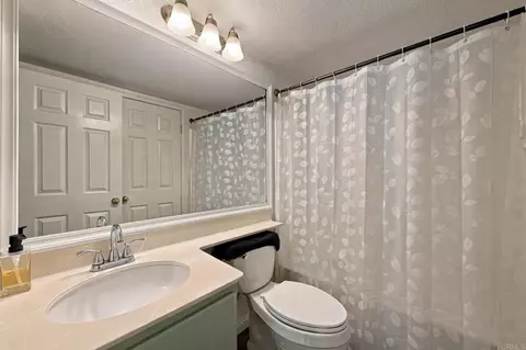Bath - 770 Augusta St, Hemet, CA 92545 photo 3 of 3