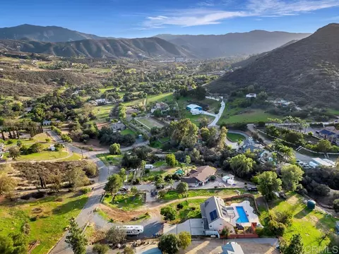 View/Area - 1394 Willson Rd, El Cajon, CA 92021 photo 4 of 15
