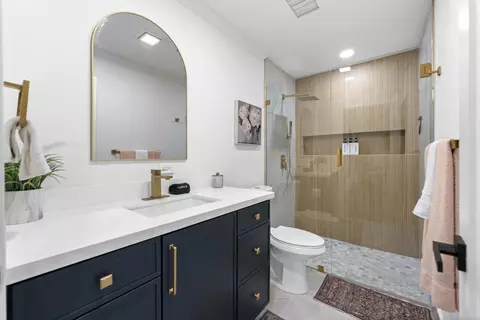 Bath - 16021 Pomerado Rd, Poway, CA 92064 photo 9 of 12