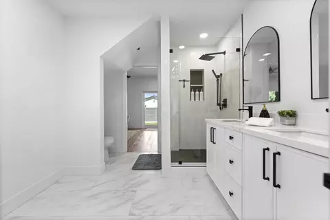 Bath - 16021 Pomerado Rd, Poway, CA 92064 photo 2 of 12