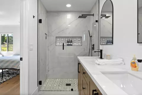 Bath - 16021 Pomerado Rd, Poway, CA 92064 photo 7 of 12