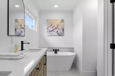 Bath - 16021 Pomerado Rd, Poway, CA 92064 photo 4 of 12