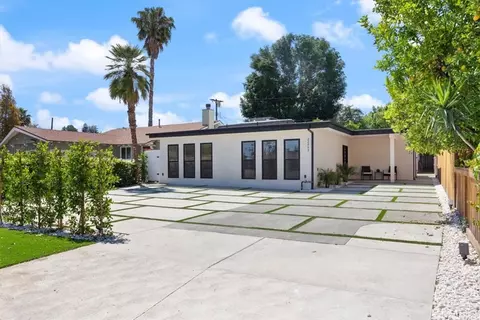 22452 Dolorosa St, Woodland Hills, CA 91367