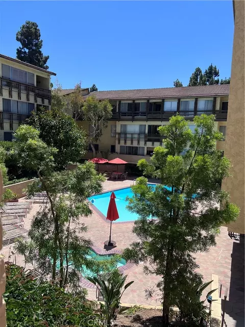 5600 Kensington Way #209, Culver City, CA 90230