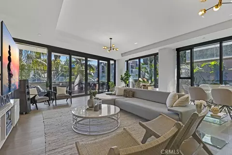 8420 W Sunset Blvd #108, West Hollywood, CA 90069