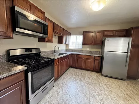 410 E 21st St, Long Beach, CA 90806