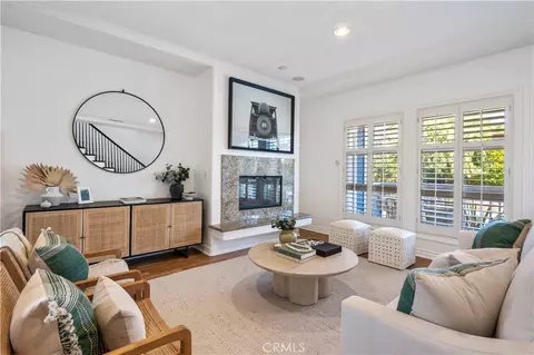 311 Aviation Pl, Manhattan Beach, CA 90266