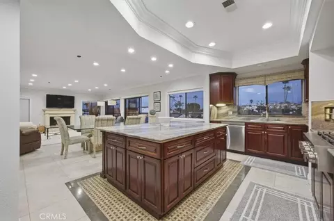 512 Esplanade #303, Redondo Beach, CA 90277