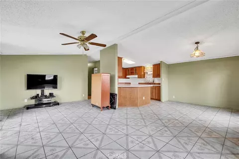 16600 Downey #31, Paramount, CA 90723 photo 2