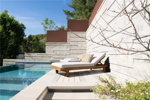 2520 La Condesa Dr, Los Angeles, CA 90049