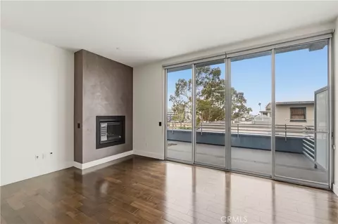 Living - 433 Pine #408, Long Beach, CA 90802 photo 2 of 8