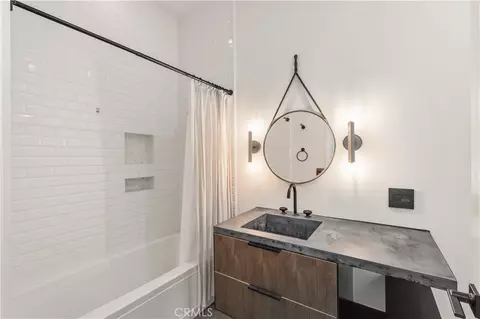 Bath - 433 Pine #408, Long Beach, CA 90802 photo 1 of 2
