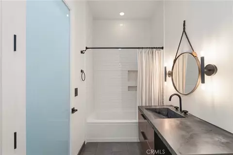 Bath - 433 Pine #408, Long Beach, CA 90802 photo 2 of 2
