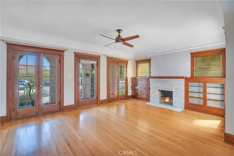 Living - 4124 E Broadway, Long Beach, CA 90803 photo 4 of 10