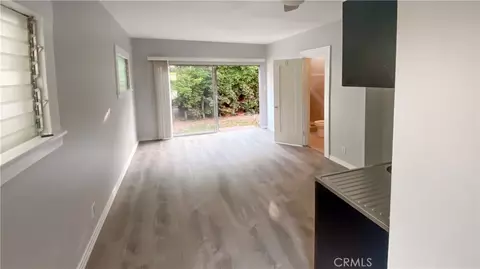 Living - 4124 E Broadway, Long Beach, CA 90803 photo 6 of 10