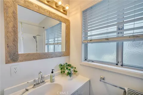 Bath - 4124 E Broadway, Long Beach, CA 90803 photo 4 of 5