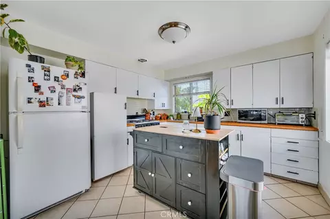 Kitchen - 4124 E Broadway, Long Beach, CA 90803 photo 3 of 6