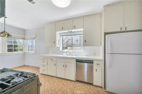Kitchen - 4124 E Broadway, Long Beach, CA 90803 photo 1 of 6