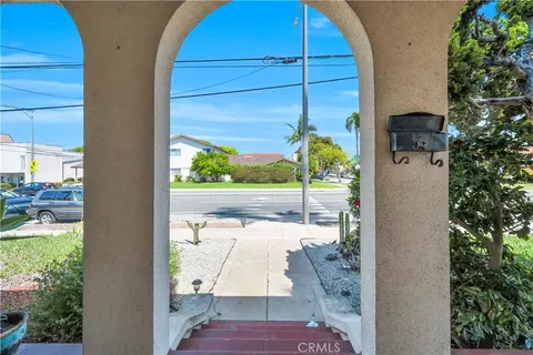 Exterior - 4124 E Broadway, Long Beach, CA 90803 photo 5 of 14