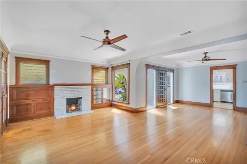 Living - 4124 E Broadway, Long Beach, CA 90803 photo 3 of 10