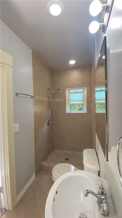 Bath - 4124 E Broadway, Long Beach, CA 90803 photo 3 of 5