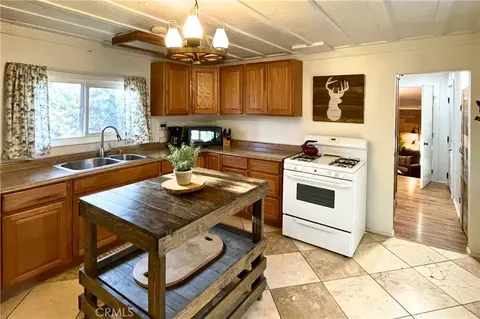 Kitchen - 746 Talmadge Rd, Big Bear Lake, CA 92315 photo 4 of 5
