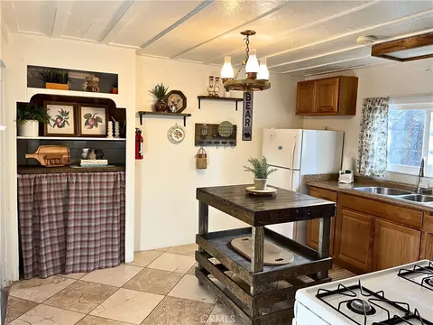 Kitchen - 746 Talmadge Rd, Big Bear Lake, CA 92315 photo 1 of 5