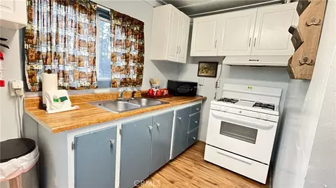 Kitchen - 746 Talmadge Rd, Big Bear Lake, CA 92315 photo 5 of 5