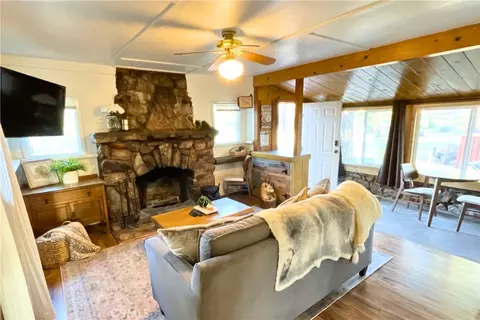 Living - 746 Talmadge Rd, Big Bear Lake, CA 92315 photo 2 of 3