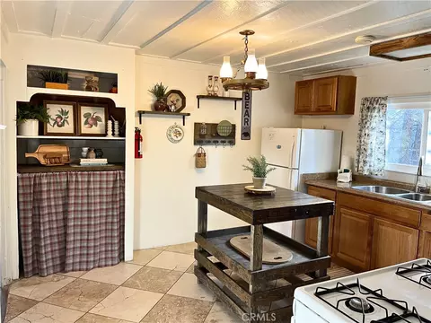 Kitchen - 746 Talmadge Rd, Big Bear Lake, CA 92315 photo 1 of 5