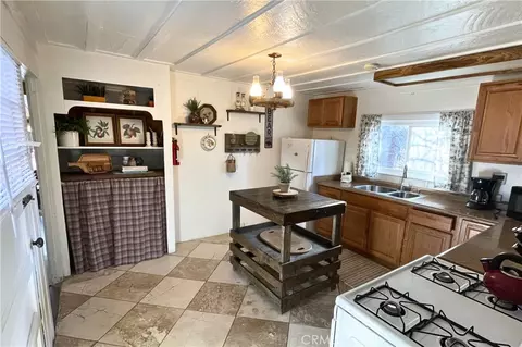 Kitchen - 746 Talmadge Rd, Big Bear Lake, CA 92315 photo 2 of 5