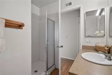 Bath - 24729 Neptune Ave, Carson, CA 90745 photo 4 of 4