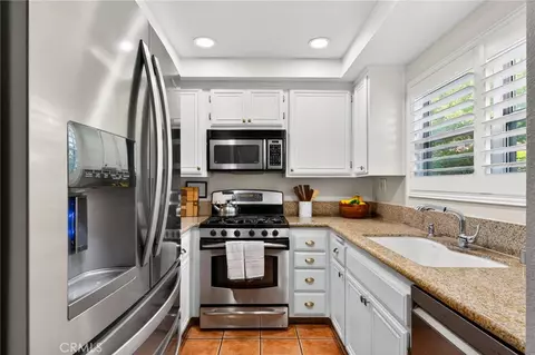 Kitchen - 2731 Erringer #71, Simi Valley, CA 93065 photo 3 of 3