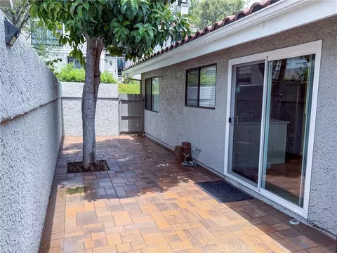 Exterior - 929 Thistlegate, Oak Park, CA 91377 photo 4 of 8