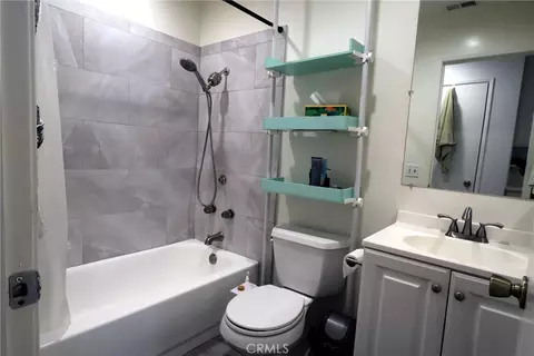 Bath - 929 Thistlegate, Oak Park, CA 91377 photo 3 of 3