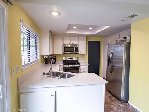 Kitchen - 929 Thistlegate, Oak Park, CA 91377 photo 3 of 3