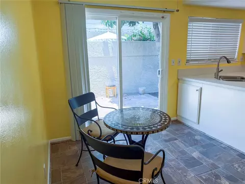 Dining - 929 Thistlegate, Oak Park, CA 91377 photo 2 of 2