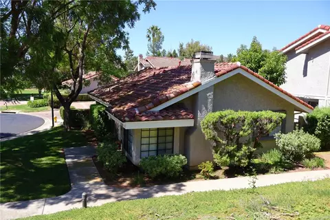 Exterior - 929 Thistlegate, Oak Park, CA 91377 photo 2 of 8